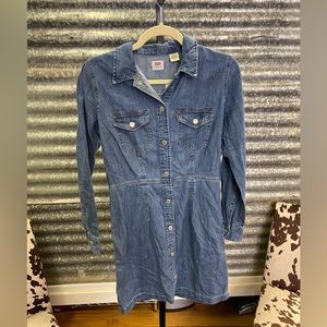 Levi’s BNWT button up denim dress